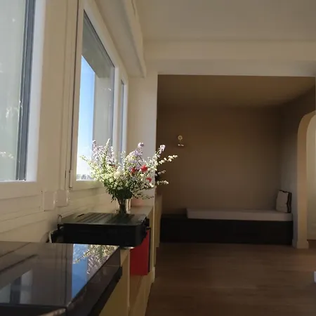 Spacious Near Belleville *