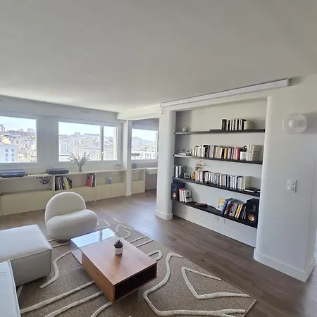 Spacious Near Belleville *